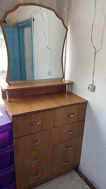 Спальные гарнитуры: Шкаф и комод/Гарнитур для спальни из ЛДСП в тёплом древесном декоре — 2