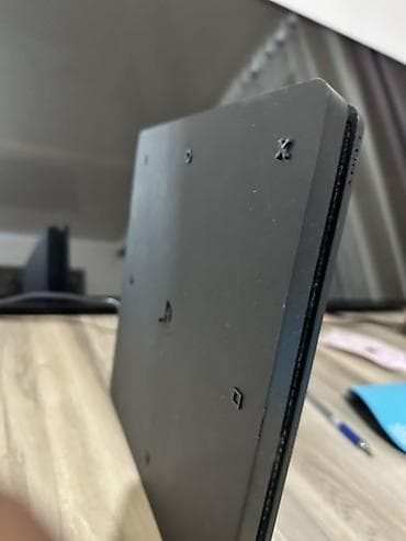 Игровая консоль Sony PlayStation 4 Slim (черная) - Модель: PS4 Slim