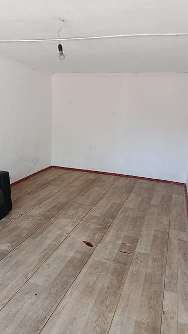 с отдельным входом: Сдаётся компактное помещение с отдельным входом и окнами во двор — 3