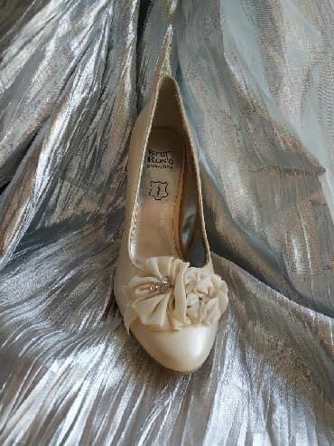 туфли беж цвет: " туфли нарядн. С цветами и без НОВЫЕ 5 пар,цвет- Айвори Размеры 40 — 1