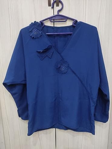 Блузка, Однотонный, На запах at lalafo.kg Блузка, Однотонный, На запах