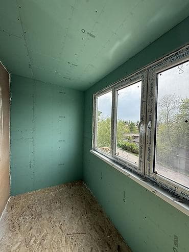 квартиры 106 серии: Балкон/лоджия с выносом и остеклением ПВХ - Трёхстворчатое — 4