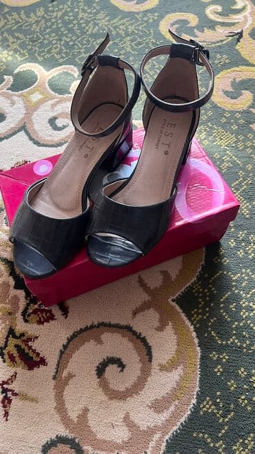 обувь для бокса: Босоножки, 37, Best But, Б/у, цвет - Серый, Самовывоз — 1