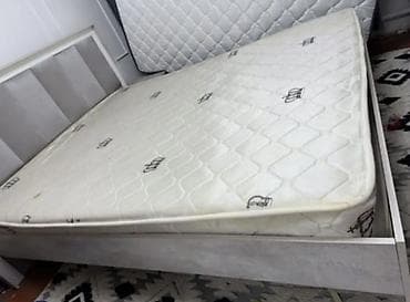 Мебель: Двуспальная кровать с мягким изголовьем и матрасом - Размер — 3