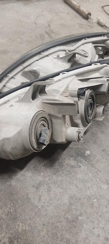 Унаа тетиктери: Алдыңкы фаралар комплектиси Toyota 2003 г., Колдонулган, Оригинал, Жапония — 4