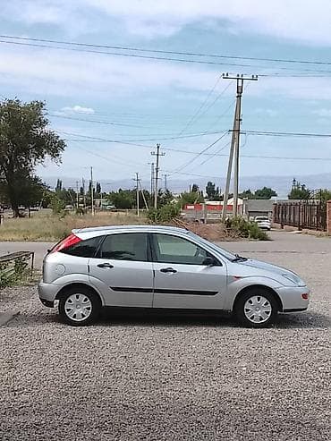 Унаа сатуу: Ford Focus: 2001 г., 1.6 л, Кол менен иштөөчү, Бензин, Хетчбек — 3