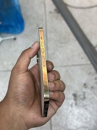 iphone s6: IPhone 13 Pro, Б/у, 256 ГБ, Золотой — 4