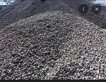 Щебень фракции 20–40 мм (серый/тёмно‑серый). Подходит для: -