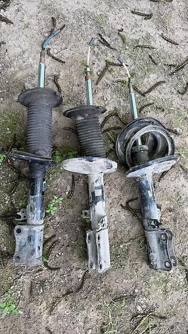 lada samara: Комплект амортизаторов Toyota 2005 г., Б/у, Оригинал, Япония — 3