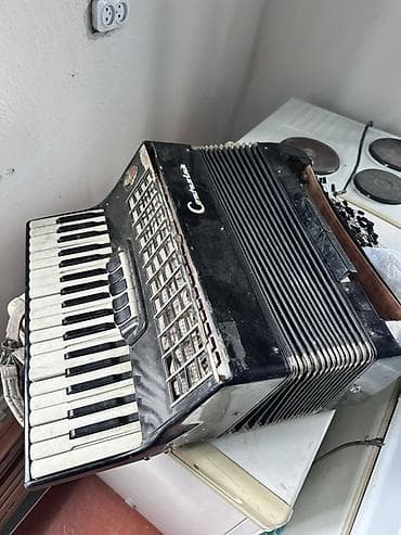аккордионы: Продаю Аккордеон не дорого, требует ремонта клавиши левую часть, в — 3