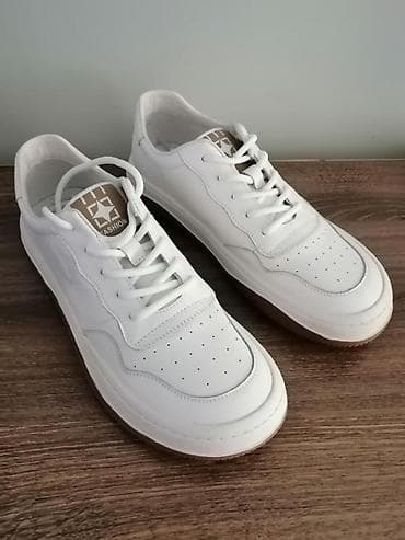 белые кроссы: Белые кеды FASHION - Универсальный дизайн: лаконичный силуэт в белом — 1