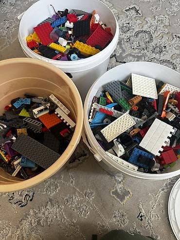 отдам вещи: Смешанный лот деталей LEGO в трёх ведрах. - Большое количество — 1