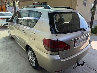 воздушные фильтра: Toyota Avensis Verso: 2003 г., 2 л, Механика, Дизель, Минивэн — 5