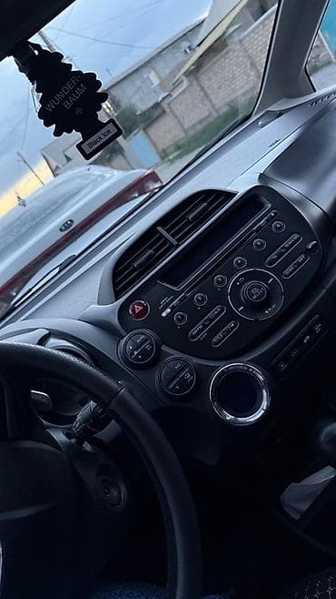 mini cuper: Honda Fit: 2011 г., Автомат, Бензин, Хэтчбэк — 9