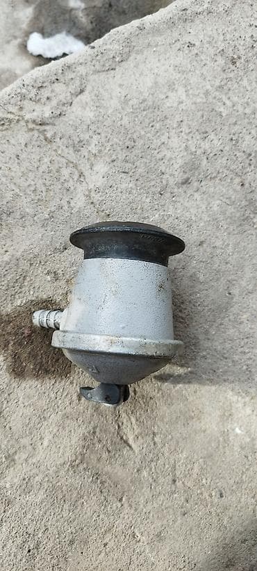 вентиль газовый: Газовый редуктор для бытовых баллонов б/у. Описание: - Тип — 4