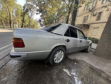 bcd com: Mercedes-Benz W124: 1992 г., 2.3 л, Механика, Бензин, Седан — 3