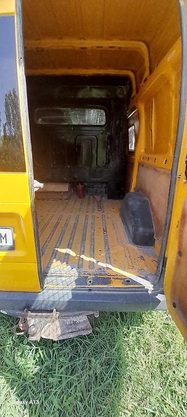 vw t4: Ford Transit фургон, желтый, длинная база и высокая крыша. Основные — 3