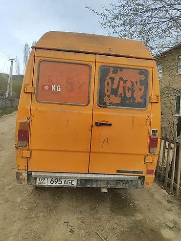 70 сом: ГАЗ 69: 1989 г., Кол менен иштөөчү, Van — 4