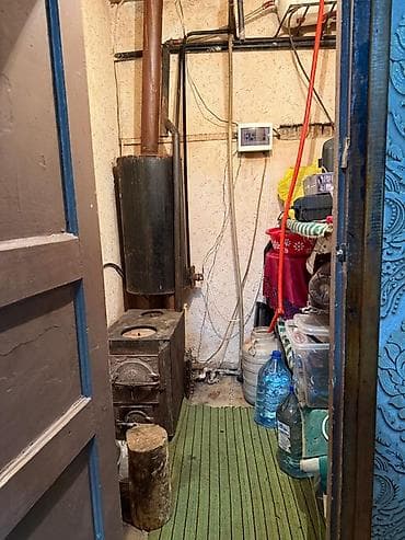 однокомнатная квартиры: Продаётся 3 комнатная квартира твердотопливным отоплением и просторной — 1