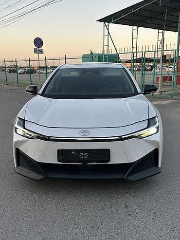 Toyota bZ3: 2023 г., 5.5 л, Автомат, Электромобиль, Седан