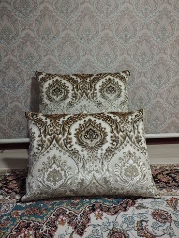 Продаю подушки для дивана новый двухсторонний можно пользоваться обе