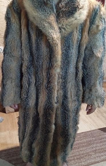 Длинная натуральная шуба из меха лисы многотоновые вертикальные at lalafo.kg Длинная натуральная шуба из меха лисы многотоновые вертикальные