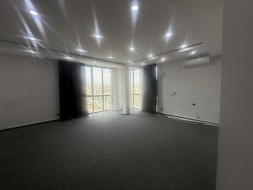 Аренда офисов, 190 м², В жилом комплексе, С видом на горы, 1 линия, С оборудованием