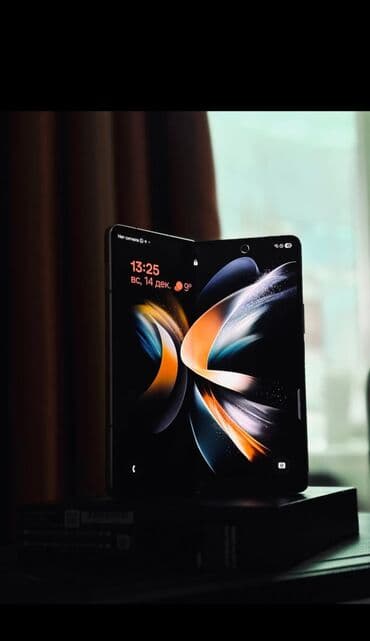 Samsung Galaxy Z Fold 4, Б/у, 256 ГБ, цвет - Золотой, eSIM, 2 SIM