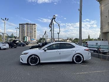 Toyota Camry: 2019 г., Бензин, Седан — 4