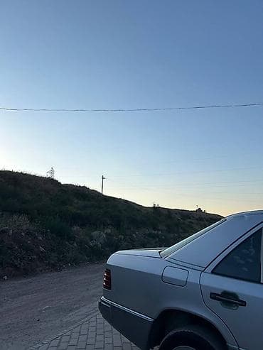 Продажа авто: Mercedes-Benz W124: 1993 г., 2.2 л, Механика, Бензин, Седан — 5