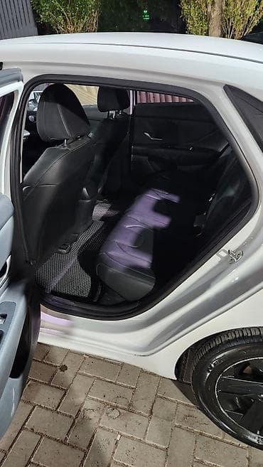 диван для спринтер: Hyundai Avante: 2021 г., 1.6 л, Автомат, Гибрид, Седан — 8