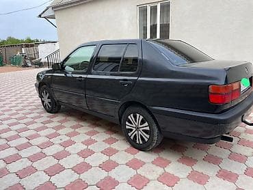 продаю мазда: Volkswagen Vento: 1993 г., Седан — 3
