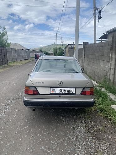 Унаа сатуу: Mercedes-Benz W124: 1989 г., 2.3 л, Кол менен иштөөчү, Бензин, Седан — 5