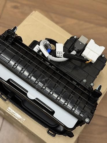 один: Hyundai — 3