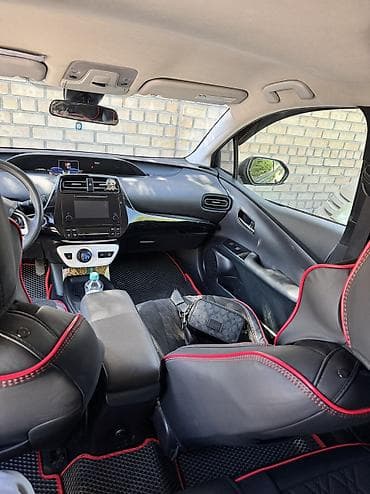 porshe design: Toyota Prius: 2018 г., Гибрид, Лифтбек — 8