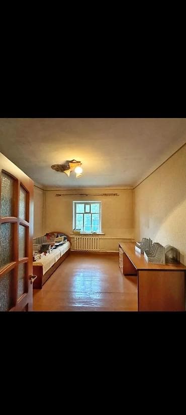 сдаю дом в токмаке: 55 м², 3 комнаты, Парковка, Забор, огорожен — 3