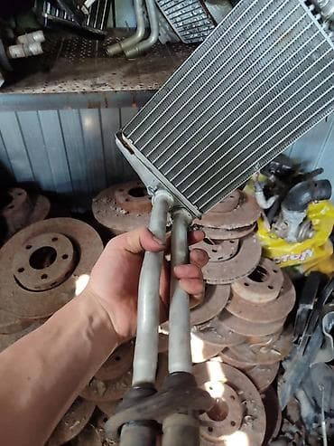 Оригинальный контрактный из Европы б/у радиатор печки на Тойота Айго — 1