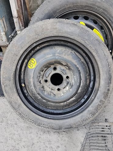 запаска на 14: Запасное колесо (докатка) на штампованном стальном диске. Mercedes — 1