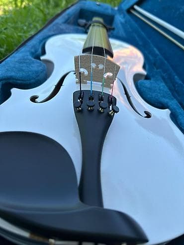 Музыкалык аспаптар: Продаётся скрипка!!!🎻🎻🎻 Новая цвет Белая есть и Коричневый 🟠⚪ размер — 1