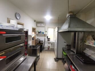 аренда помещений 35кв: Срочно! Продаю кафе готовый бизнес. Первая линия по Ахунбаева. Адрес — 5