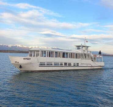 Морские прогулки,катание на корабле,катере каякинг по иссык-кулю в at lalafo.kg Морские прогулки,катание на корабле,катере каякинг по иссык-кулю в