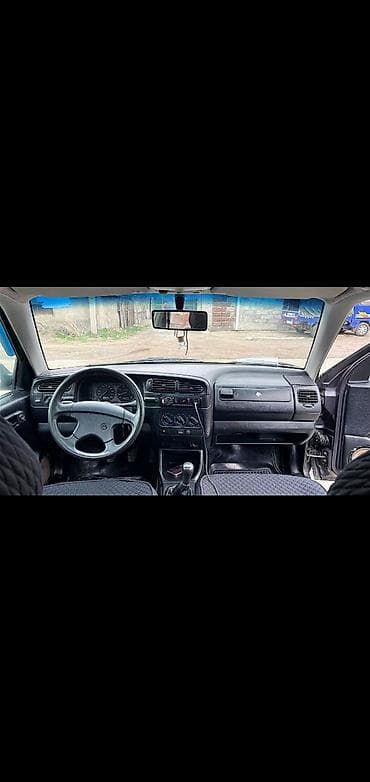 bid e2: Volkswagen Vento: 1993 г., 1.8 л, Механика, Бензин, Седан — 8