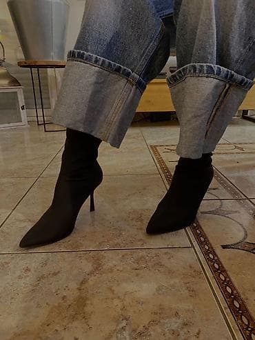 Б/у носила только один раз! В хорошем состоянии Каблук: шпилька