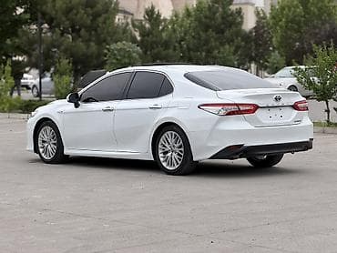 corolla s: Toyota Camry: 2019 г., 2.5 л, Автомат, Гибрид, Седан — 4