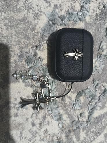 Черный чехол chrome hearts для наушников с брелком - Совместимость