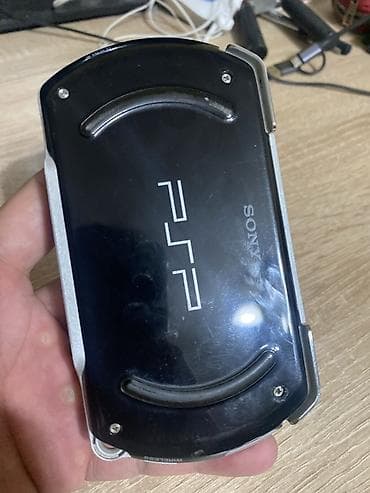 psp 5: Портативная консоль Sony PSP Go (PSP-N1000) - Форм‑фактор слайдер — 3
