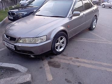Транспорт: Honda Accord седан, правый руль. Цвет серо‑бронзовый, легкосплавные — 4
