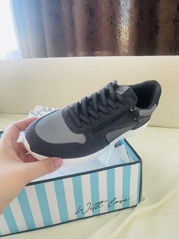 шуба на прокат: Новые! Классные кроссовки, но ошиблись с размером. Размер 41 — 1