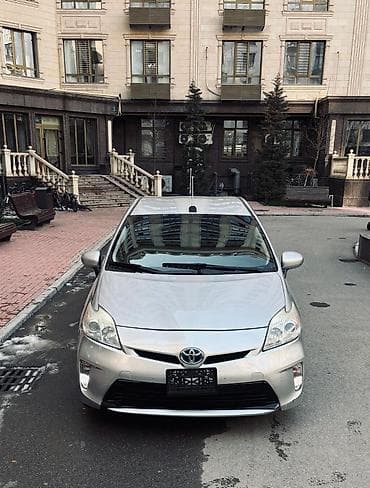 tayota harier: Toyota Prius: 2015 г., 1.8 л, Автомат, Гибрид, Лифтбек — 3