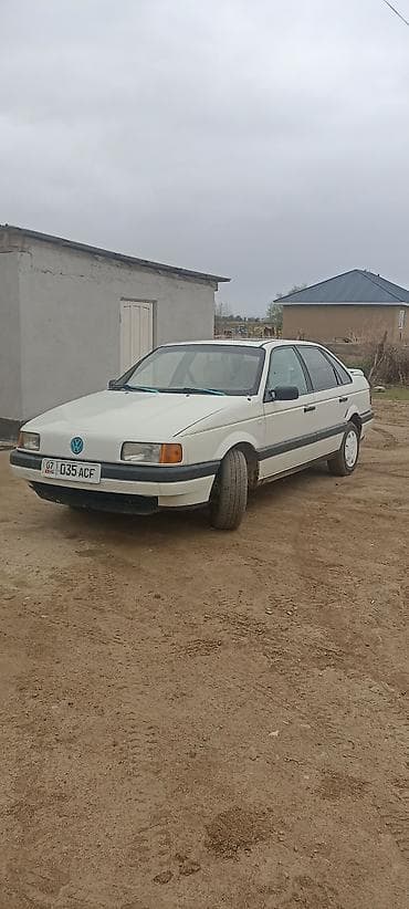 Volkswagen Passat: 1989 г., Седан — 1